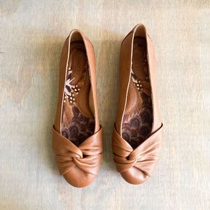 born / lilly flats tan leather knot 9.5